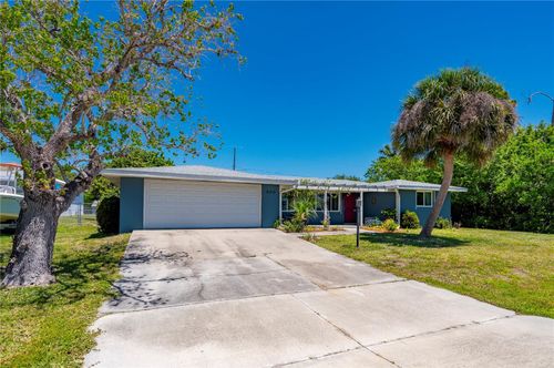 540 Grove Ave Nw, PORT CHARLOTTE, FL, 33952-7801 | Card Image
