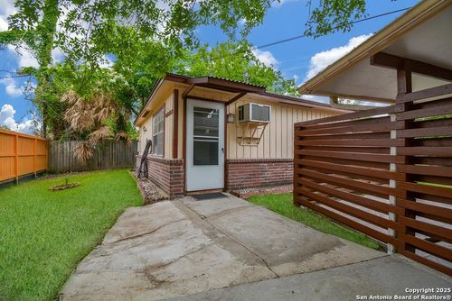 6646 1/2 Lodge St, Houston, TX, 77092-5716 | Card Image