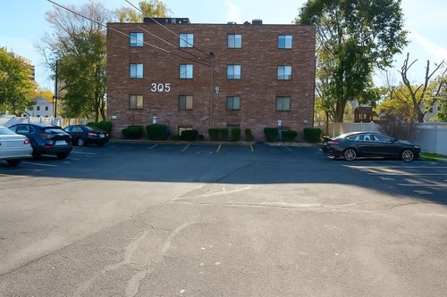 apt-41-305 Riverside Ave, Medford, MA, 02155-5768 | Card Image
