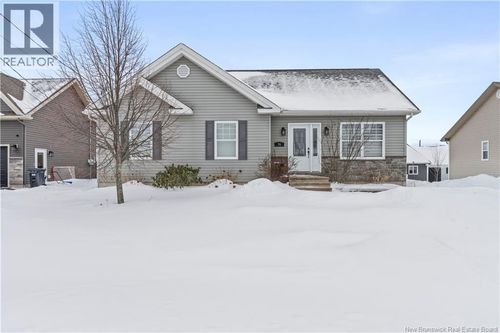 76 Mathias St, Dieppe, NB, E1A9H6 | Card Image
