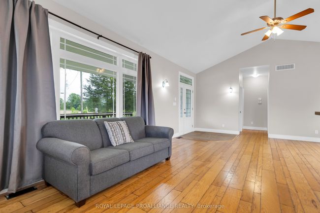 126 Squire Rd, House other with 3 bedrooms, 2 bathrooms and 8 parking in Springbrook ON | Image 9