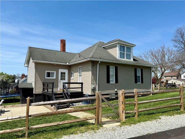 901 Market St, House other with 3 bedrooms, 1 bathrooms and 2 parking in Scottdale PA | Image 6