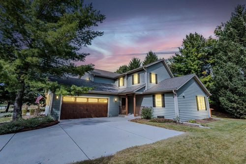 a-N26W26388 Quail Hollow Road, Pewaukee, WI, 53072 | Card Image