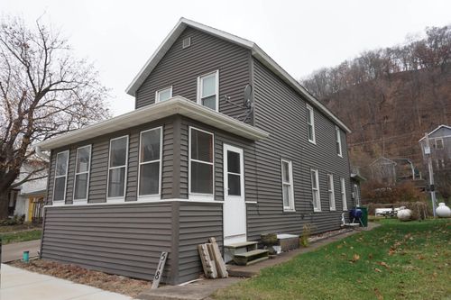 518 Main Street Common, McGregor, IA, 52157 | Card Image