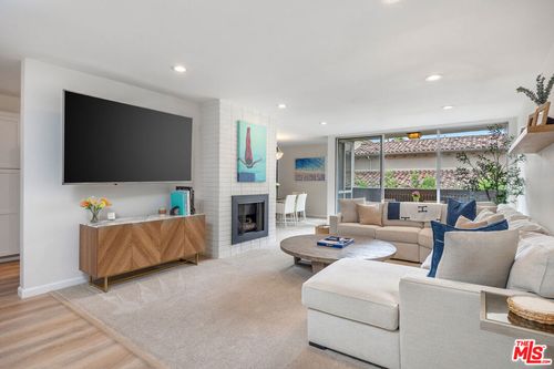 205-809 S Bundy Dr, Los Angeles, CA, 90049-4106 | Card Image