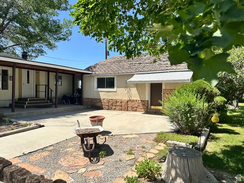 1086 E Main St, Wellington, UT, 84542-9771 | Card Image