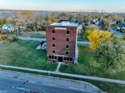 1273 Broadway Blvd, Flint, MI, 48506-3206 | Card Image