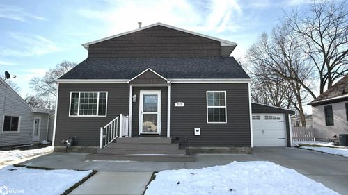 915 9th St Ne, Mason City, IA, 50401-2415 | Card Image