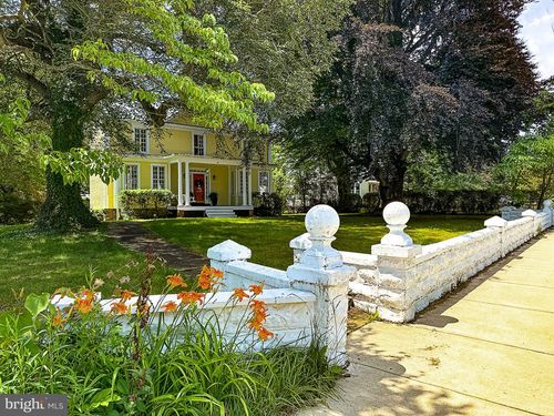 19 E Loudoun St, ROUND HILL, VA, 20141-2443 | Card Image