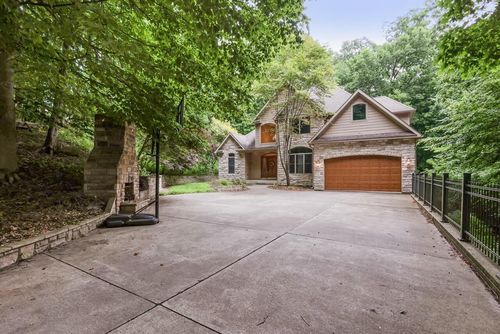 256 Pinehurst Dr, Granville, OH, 43023-9795 | Card Image