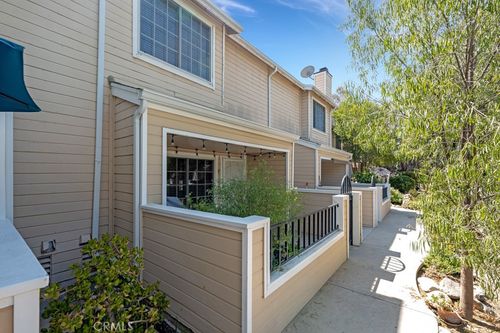9-7038 De Celis Pl, Van Nuys, CA, 91406-5713 | Card Image