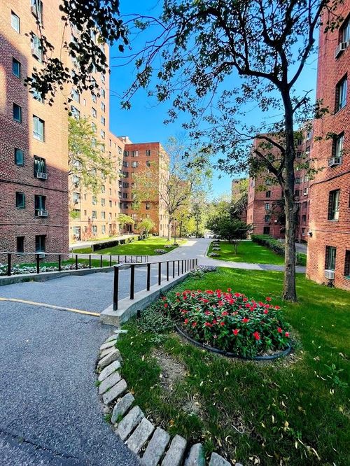 apt-7b-89 Metropolitan Oval, Bronx, NY, 10462-6407 | Card Image
