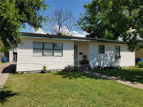 517 Chase Dr, Corpus Christi, TX, 78412-3034 | Card Image