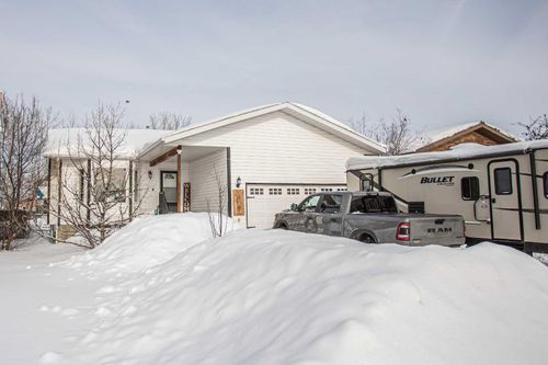 10204 Chinchaga Dr, High Level, AB, T0H1Z0 | Card Image