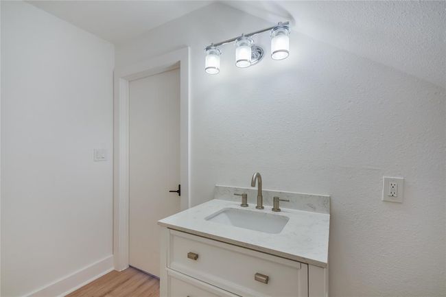 4 - 15603 E State Highway 29, Home with 1 bedrooms, 1 bathrooms and 100 parking in Buchanan Dam TX | Image 7
