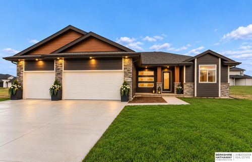 16615 Benjamin St, Bennington, NE, 68007 | Card Image