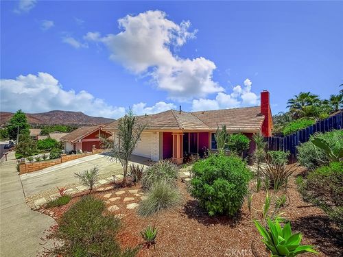 628 San Telmo Cir, Newbury Park, CA, 91320-2824 | Card Image