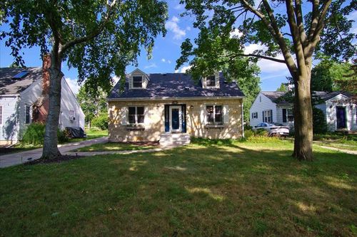 238 Kensington Dr, Madison, WI, 53704-5953 | Card Image