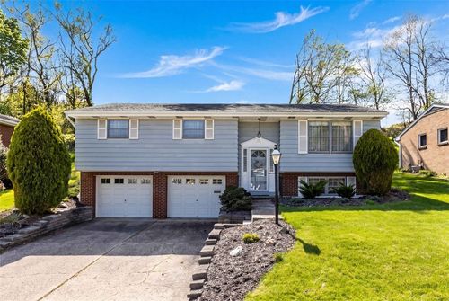 140 Foxcroft Rd, Pittsburgh, PA, 15220-1704 | Card Image