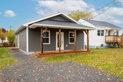 58 Oak St, Pictou, NS, B0K1H0 | Card Image