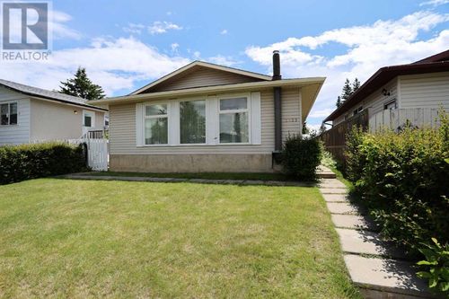 2835 Cedarbrae Dr Sw, Calgary, AB, T2W1Y2 | Card Image