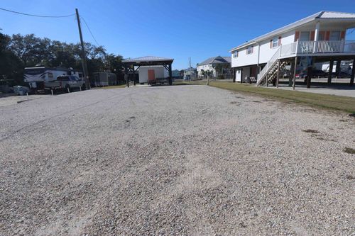 185 Oak St, Grand Isle, LA, 70358-9761 | Card Image