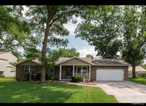 326 S 5th St, Mascoutah, IL, 62258-2304 | Card Image