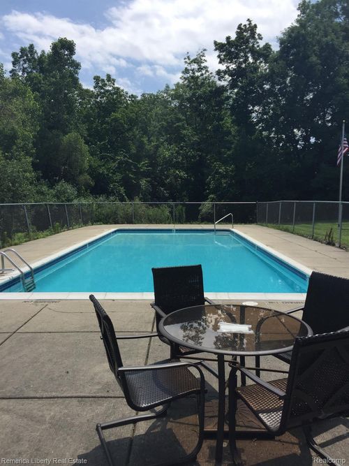 22-19556 Northridge Dr, Northville Township, MI, 48167-2912 | Card Image