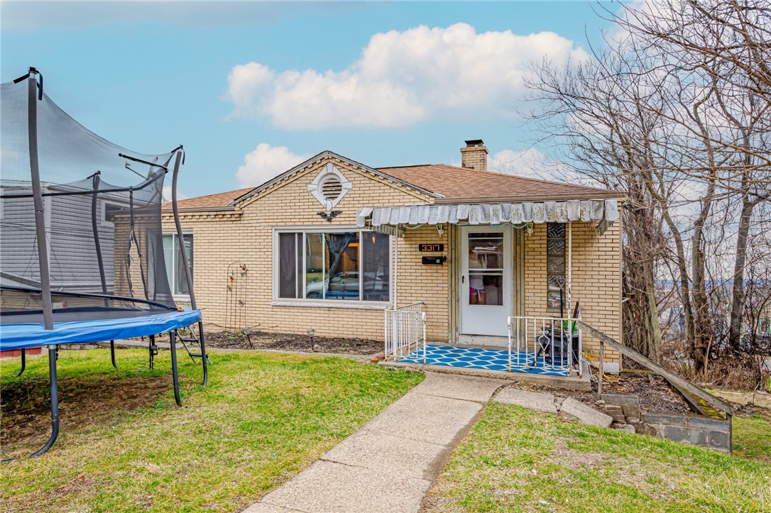 Lincoln Ave, West Mifflin, PA 15122
