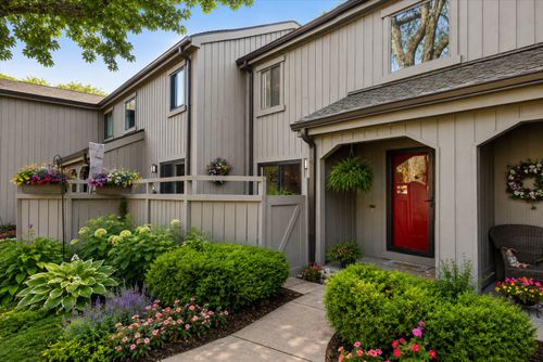 298-404 Shoreline Rd, Lake Barrington, IL, 60010-1630 | Card Image