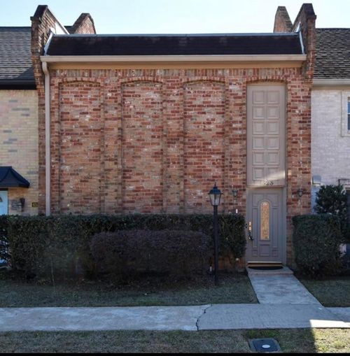 4523 Acacia St, Bellaire, TX, 77401-3701 | Card Image