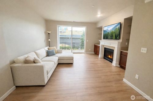 i-104-19102 20th Dr Se, Bothell, WA, 98012-8708 | Card Image