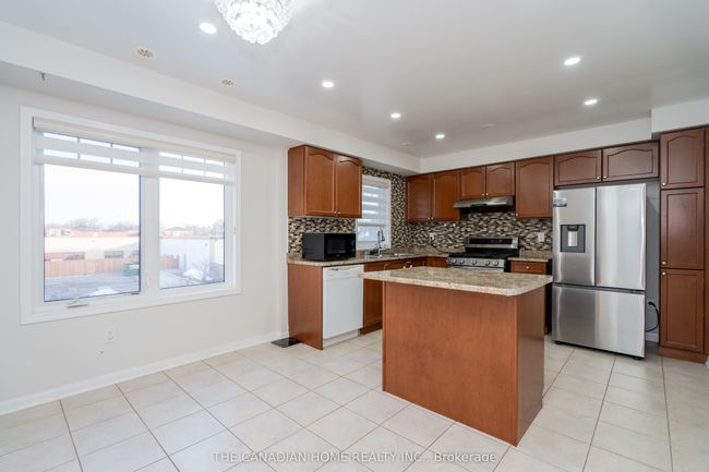 72 Colonel Frank Ching Cres, House attached with 4 bedrooms, 3 bathrooms and 2 parking in Brampton ON | Image 11