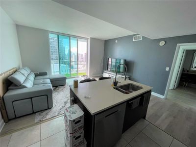 4007 - 1900 N Bayshore Dr, Condo with 1 bedrooms, 1 bathrooms and null parking in Miami FL | Image 2