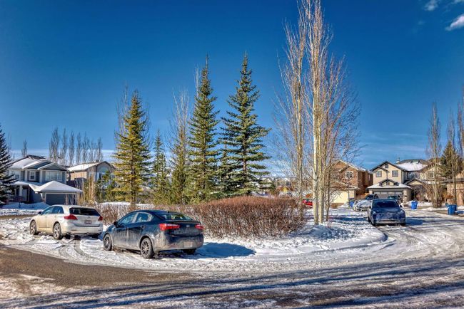 16 Valley Crest Gardens Nw, Home with 4 bedrooms, 3 bathrooms and 4 parking in Calgary AB | Image 32