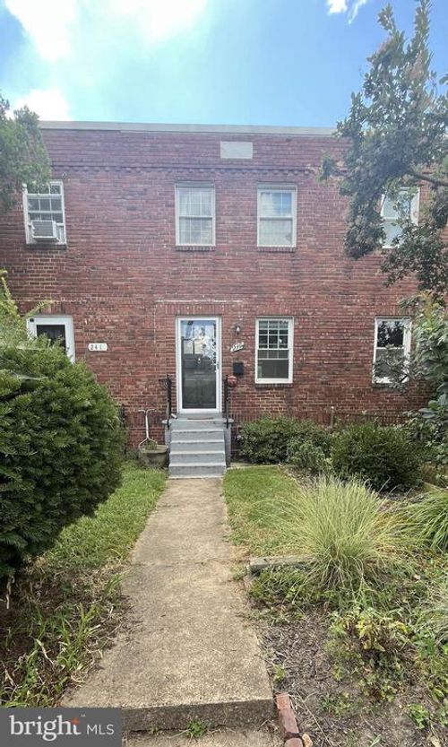 239 Buchanan St, ALEXANDRIA, VA, 22314-2103 | Card Image