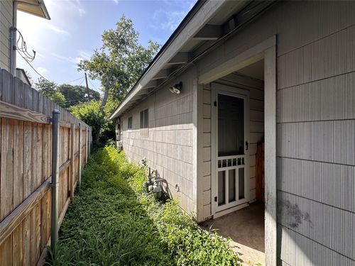 a-5605 1/2 Jim Hogg Ave, Austin, TX, 78756-1326 | Card Image