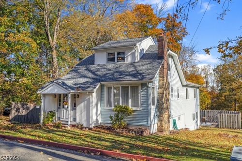 43 Dogwood Dr, Budd Lake, NJ, 07828-2334 | Card Image