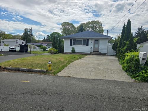 90 Blue Point Rd, Selden, NY, 11784-3140 | Card Image