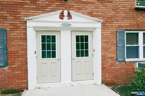 1124 Valley Rd, Wayne, NJ, 07470-2343 | Card Image