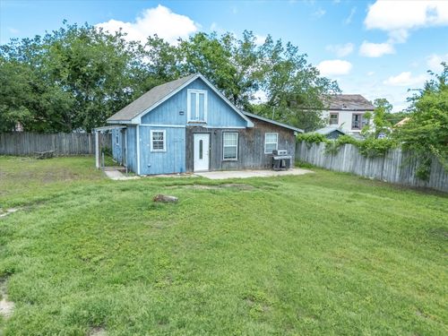 206 Taylor St, Bowie, TX, 76230-5234 | Card Image