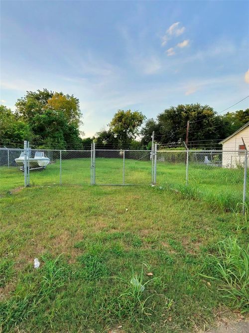 5129 Reed Rd, Houston, TX, 77033-3915 | Card Image