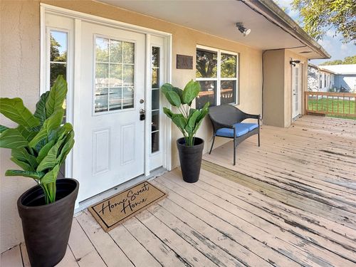210 E 5th St, Flatonia, TX, 78941-2692 | Card Image