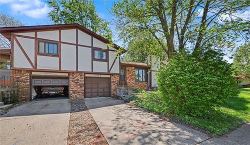 2123 E Mill Stone Rd, Decatur, IL, 62526-2869 | Card Image