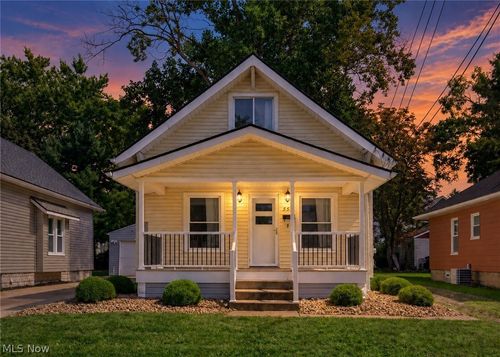 553 Wesleyan Ave, Barberton, OH, 44203-1716 | Card Image