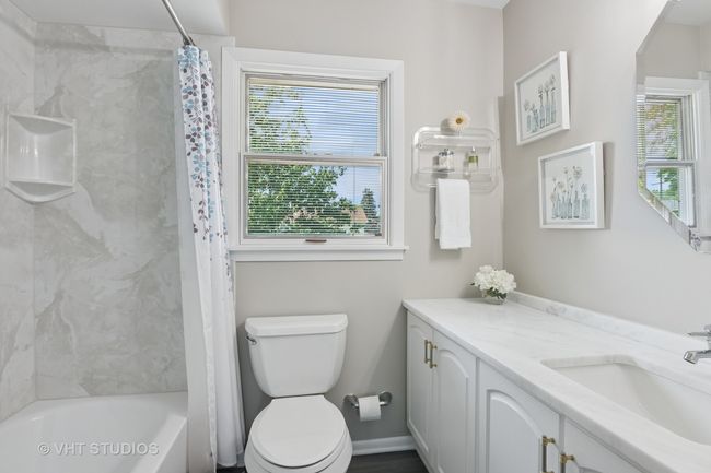 566 Northampton Cir, House other with 4 bedrooms, 3 bathrooms and 6 parking in Elk Grove Village IL | Image 18