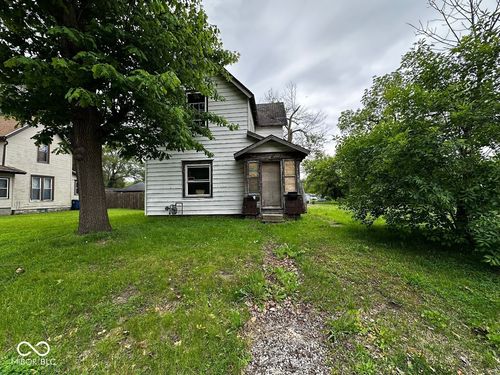 607 N Washington St, Marion, IN, 46952-2211 | Card Image