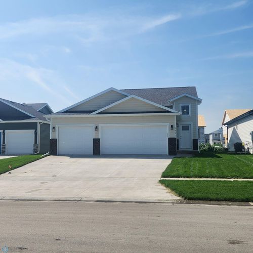 1482 66th Ave S, Fargo, ND, 58104-7950 | Card Image