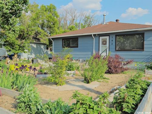 102 2nd Ave E, Elrose, SK, S0L0B3 | Card Image