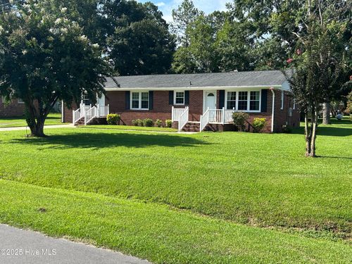 111 Colonial Dr, Clinton, NC, 28328-4805 | Card Image